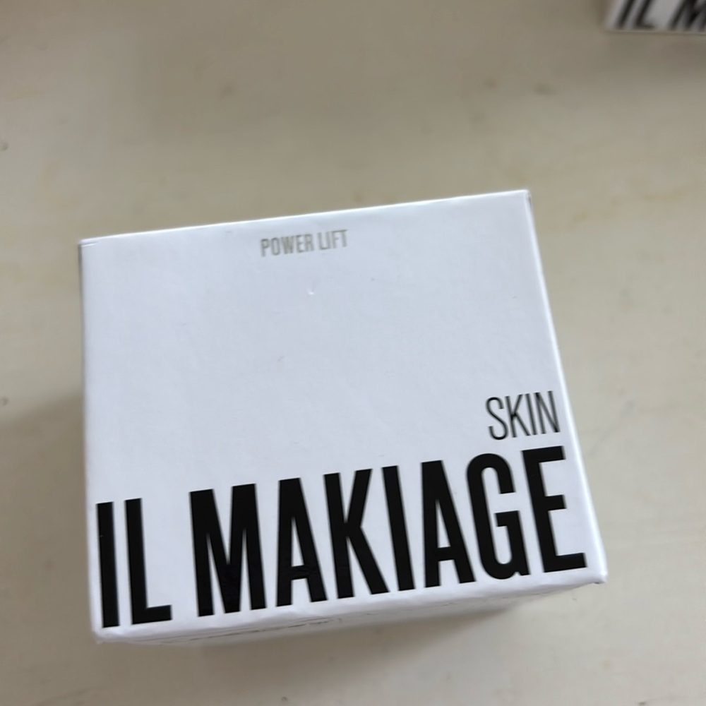 IL Makiage Skin - Powerlift